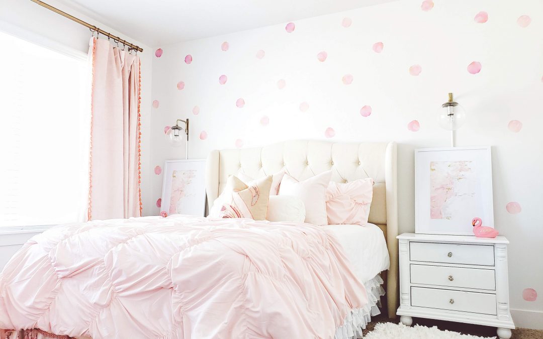 Simple Pink Swan Room